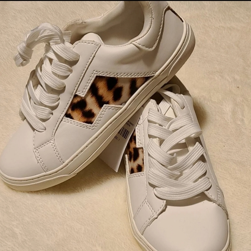 Sz 1 Lil girls justice shoes